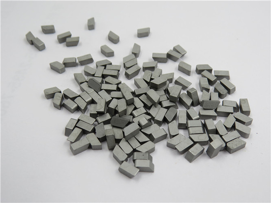 Chiny Końcówki tokarskie z węglika wolframu o grubości 0,8 mm, trwałe końcówki z węglika spiekanego dostawca